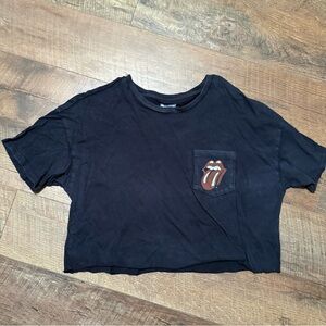 Cropped Black Graphic T-Shirt